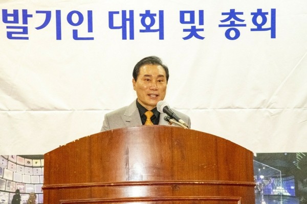 박희영 세계e스포츠서포터즈 총재가 인사말을 하고 있음