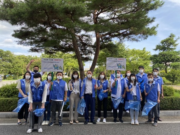한국산업인력공단 전북지사 환경정화 활동 ‘줍깅’ 활동을 펼쳐