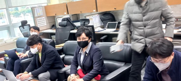 국민의힘 조수진 수석 최고위원이 15일 전북도의회 기자실을 방문, 20대 대선 결과와 관련, 기자간담회를 가졌다.