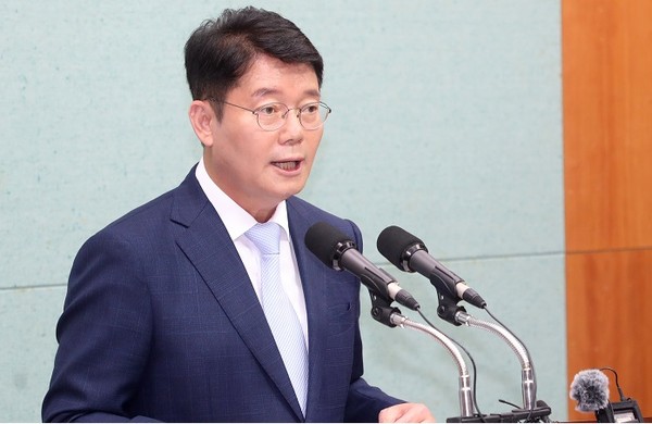 전북 기업유치특위 구성을 제안하고 있는 김수흥 의원.