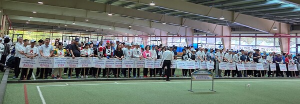 제12회 전북특별자치도지사배 전국장애인게이트볼대회에 참가한 전국 각 시·도 선수단이 전주게이트볼경기장에서 개회식을 갖고 있다. . /전북특별자치도장애인체육회 제공