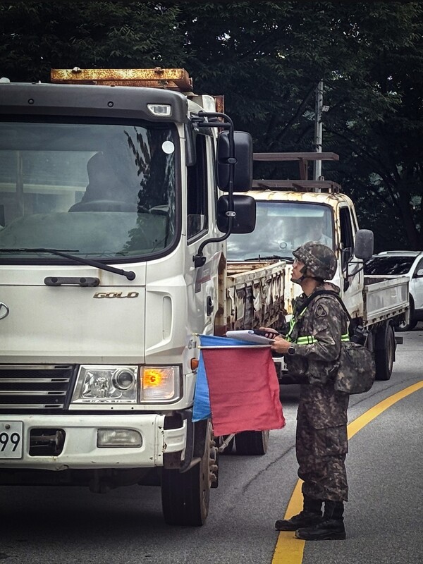 육군 제35보병사단은 2일 고창군 공설운동장에서 전시 부족 차량을 확보하기 위한 차량동원 실제훈련을 실시했다.